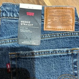 NWT Levi’s Wedgie Straight Jeans
